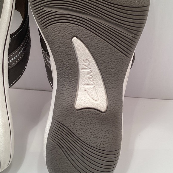 Clarks Cloudsteppers size 7 Dark Brown Sandals. NEW. (A3) - Picture 2 of 10